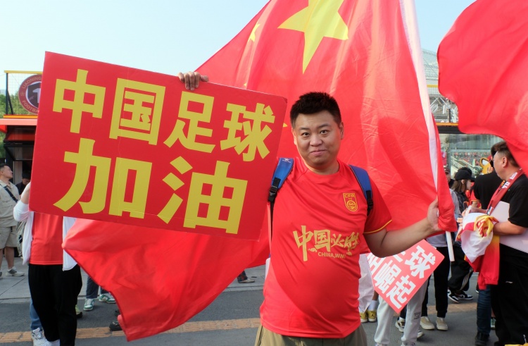 津媒：利用主場(chǎng)優(yōu)勢(shì)從日本身上拿分，是國(guó)足的目標(biāo)也是球迷的期待